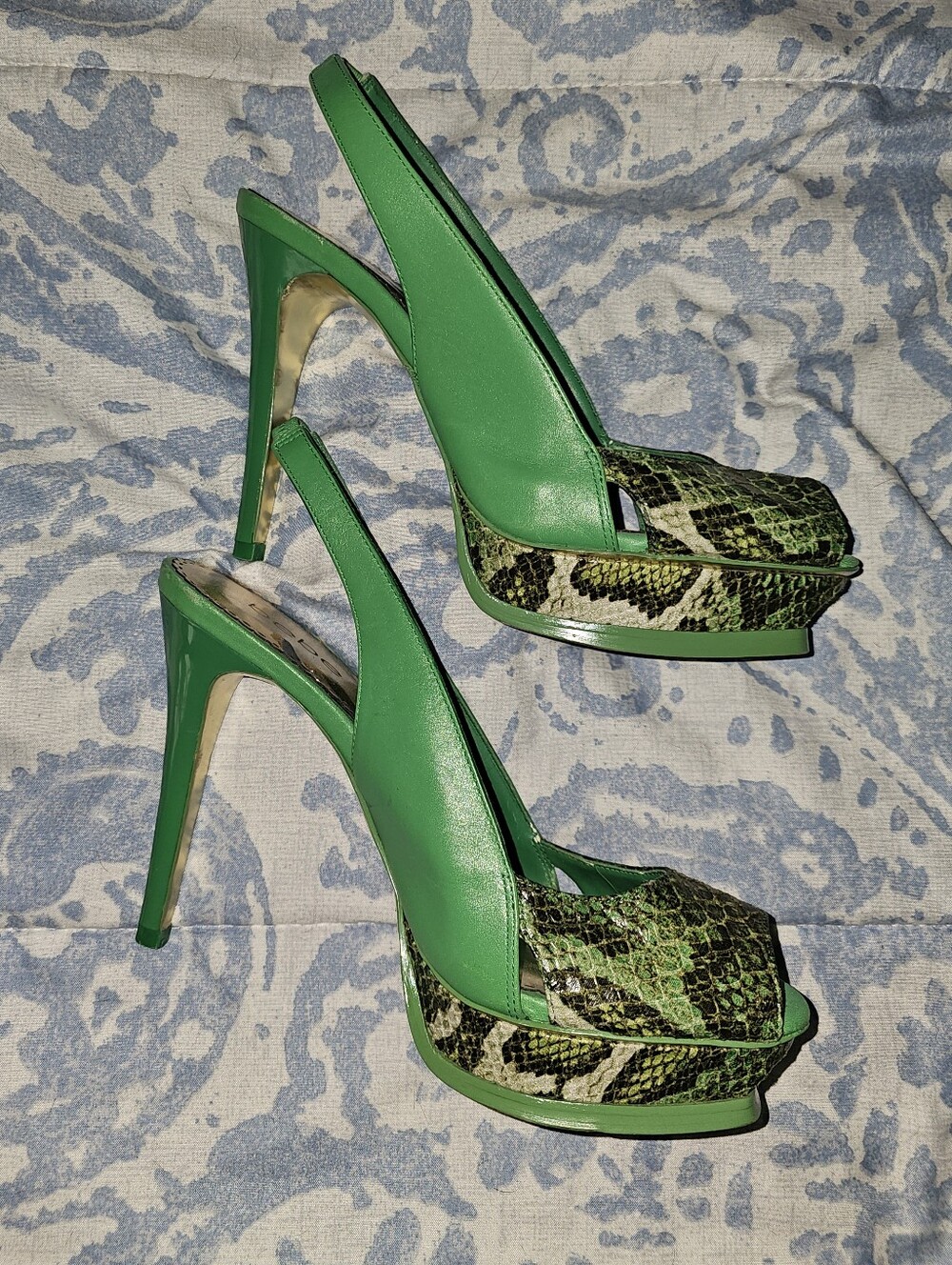 💚 Iconic Girl Boss 2010s bebe Green Reptile Heels, Sz 8